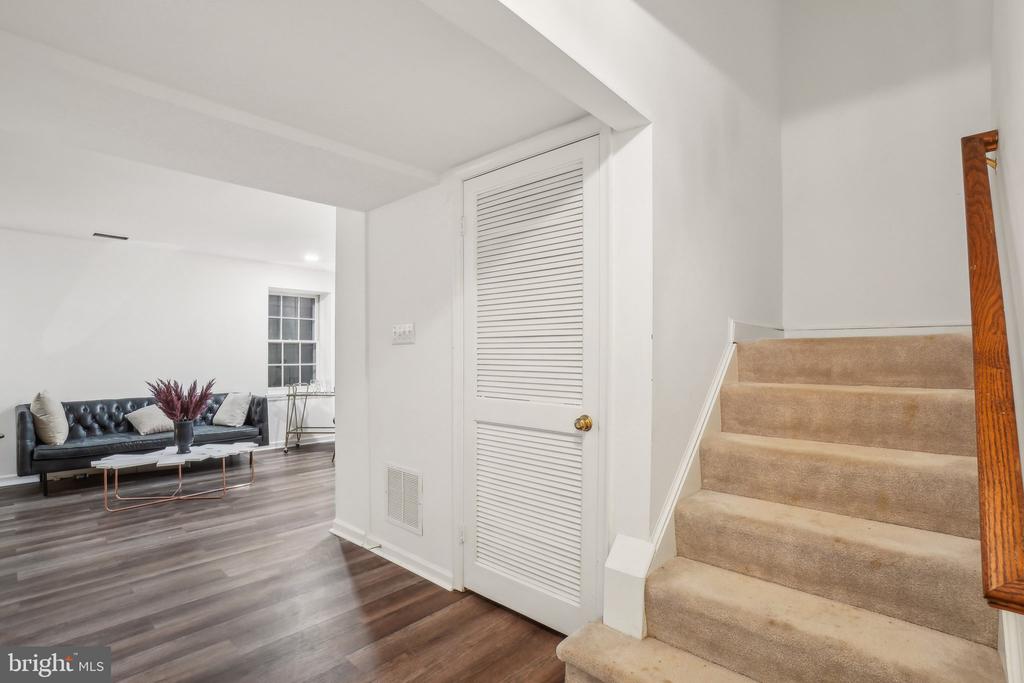 5908 SANDBROOK COURT