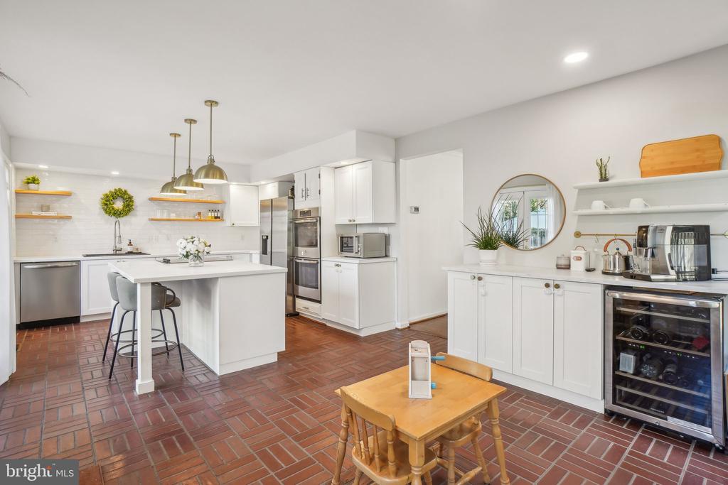 5908 SANDBROOK COURT
