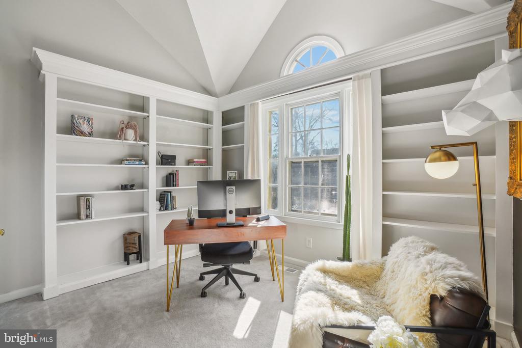 5908 SANDBROOK COURT