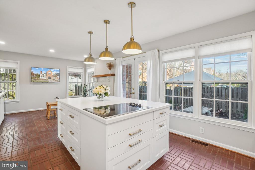 5908 SANDBROOK COURT