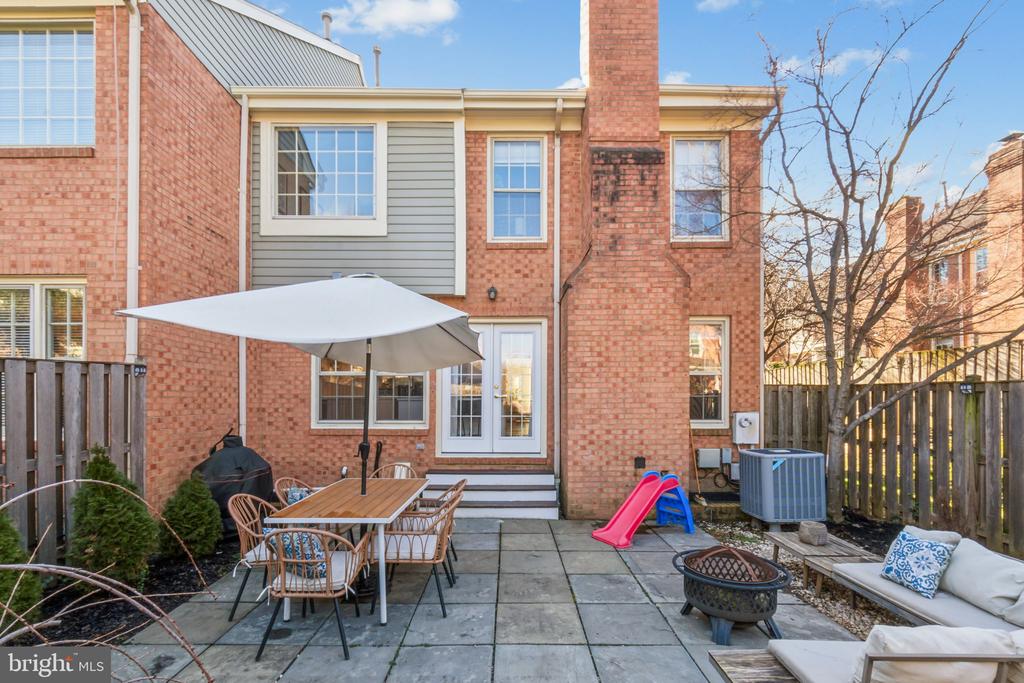 5908 SANDBROOK COURT