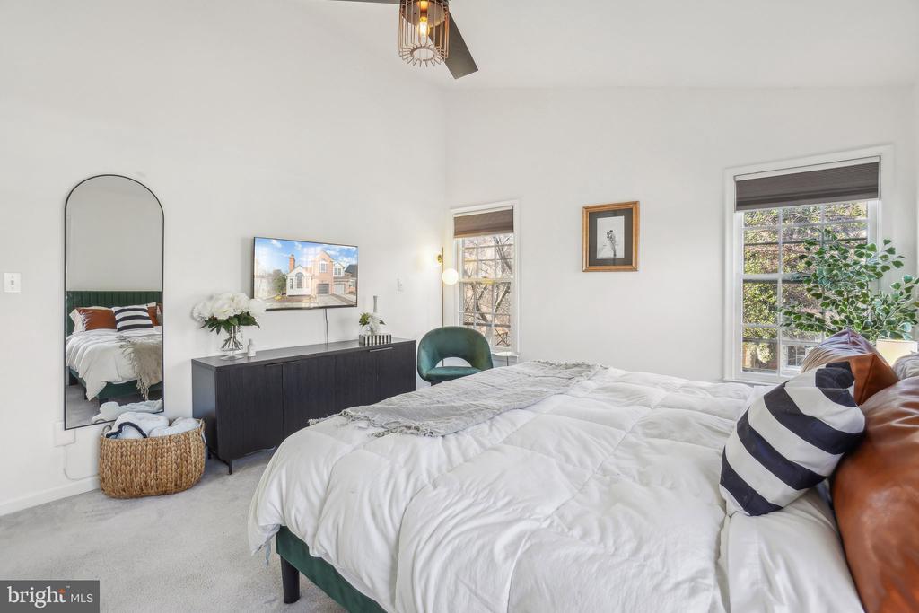 5908 SANDBROOK COURT