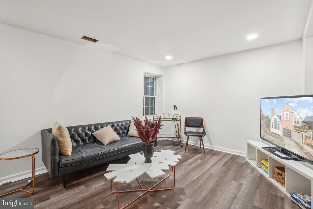 5908 SANDBROOK COURT