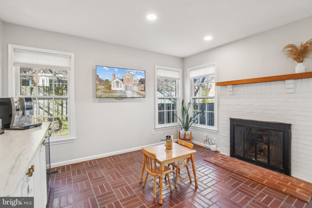 5908 SANDBROOK COURT