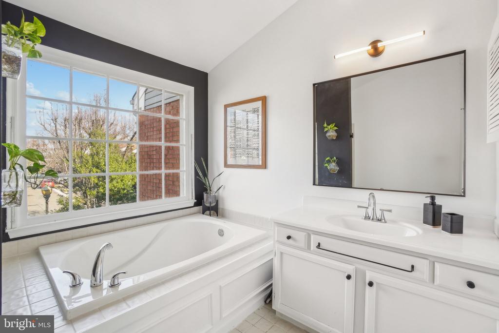 5908 SANDBROOK COURT