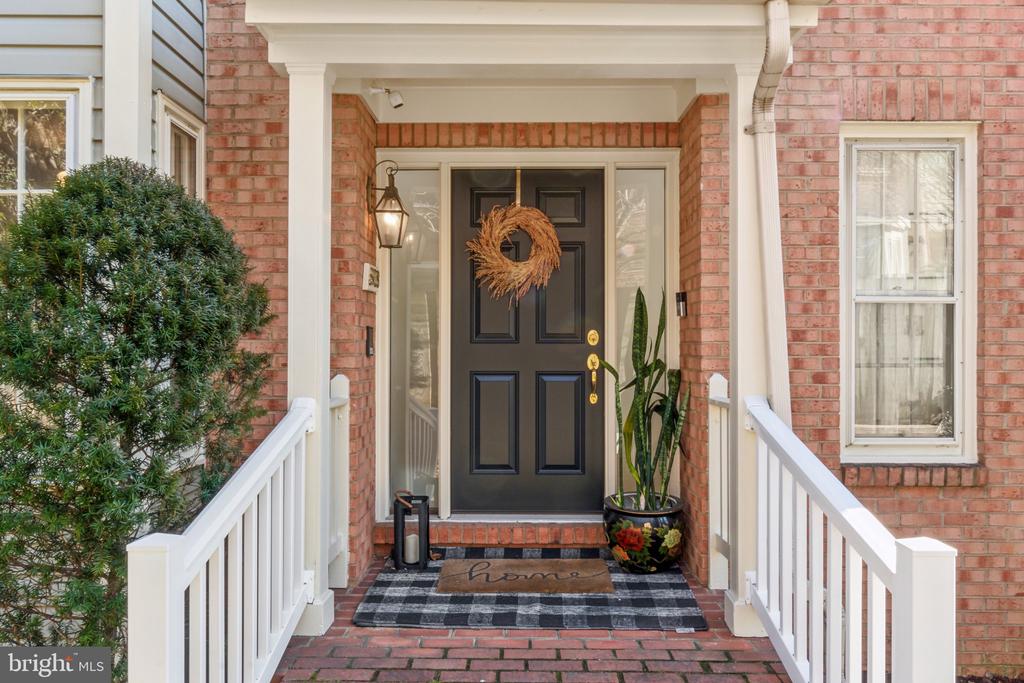 5908 SANDBROOK COURT