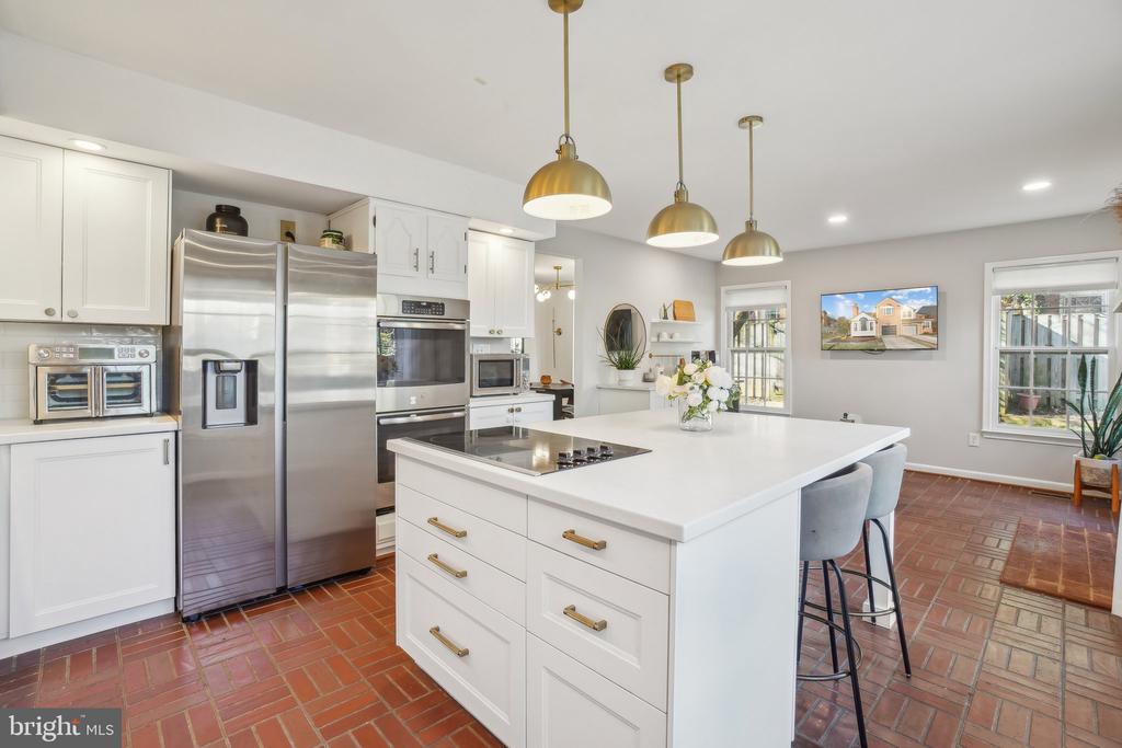5908 SANDBROOK COURT