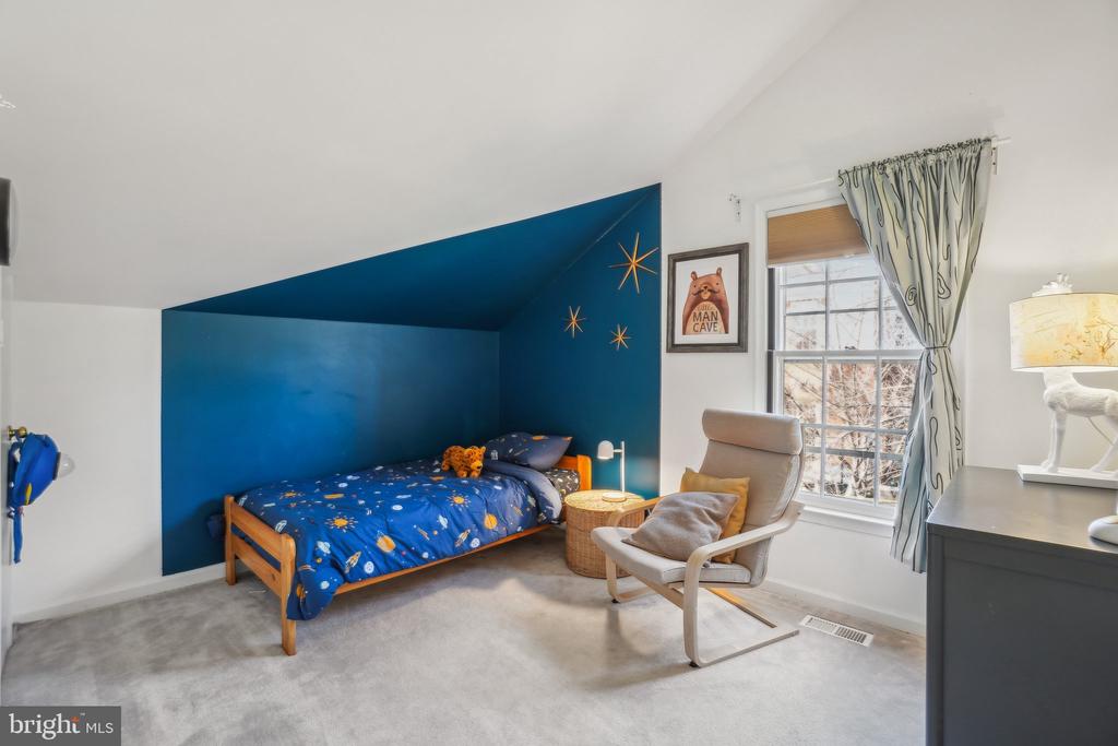 5908 SANDBROOK COURT
