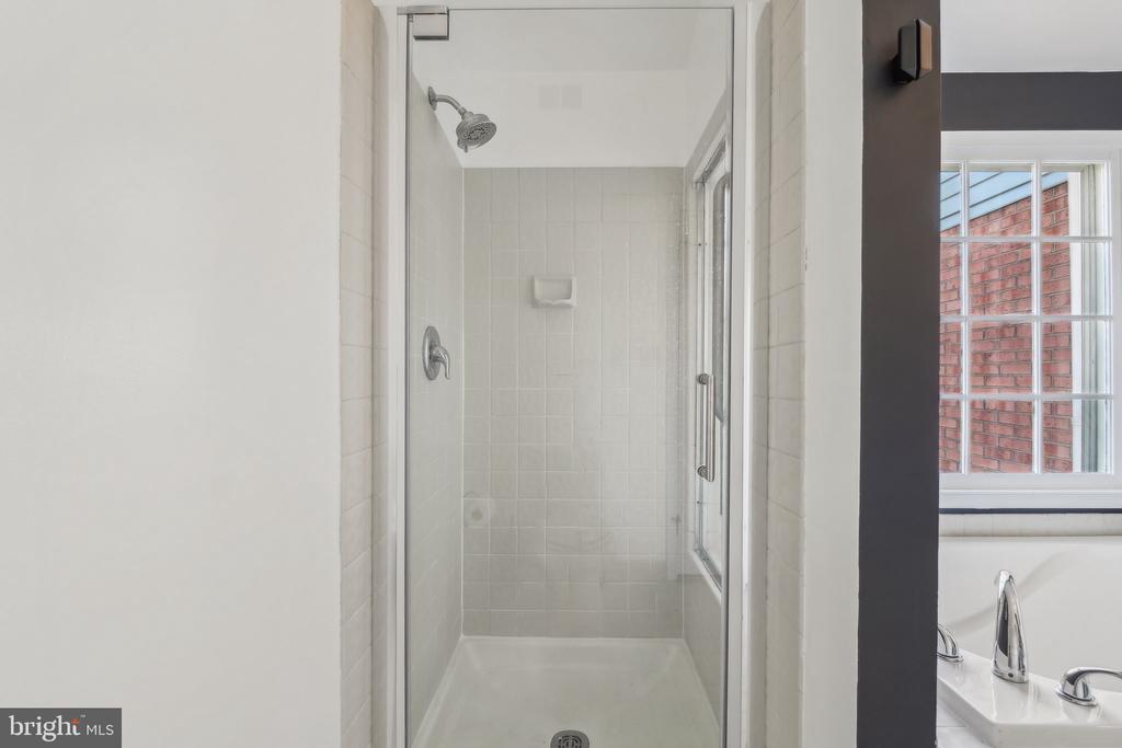5908 SANDBROOK COURT