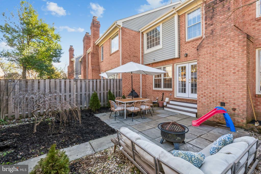 5908 SANDBROOK COURT