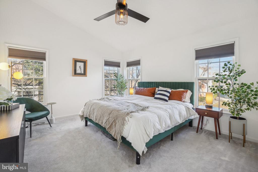 5908 SANDBROOK COURT