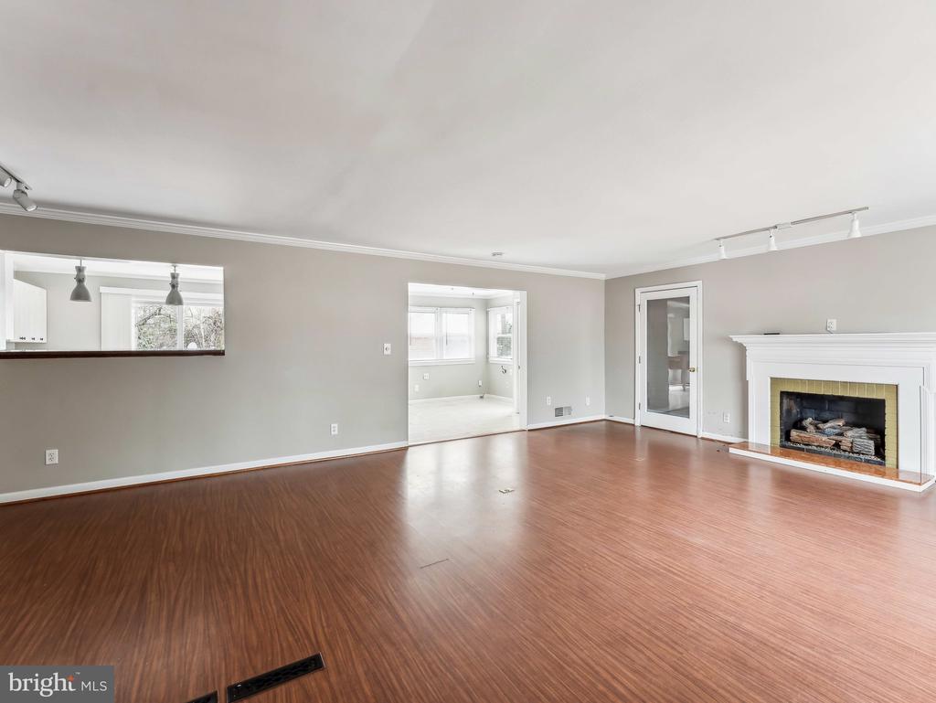 3463 WASHINGTON DRIVE