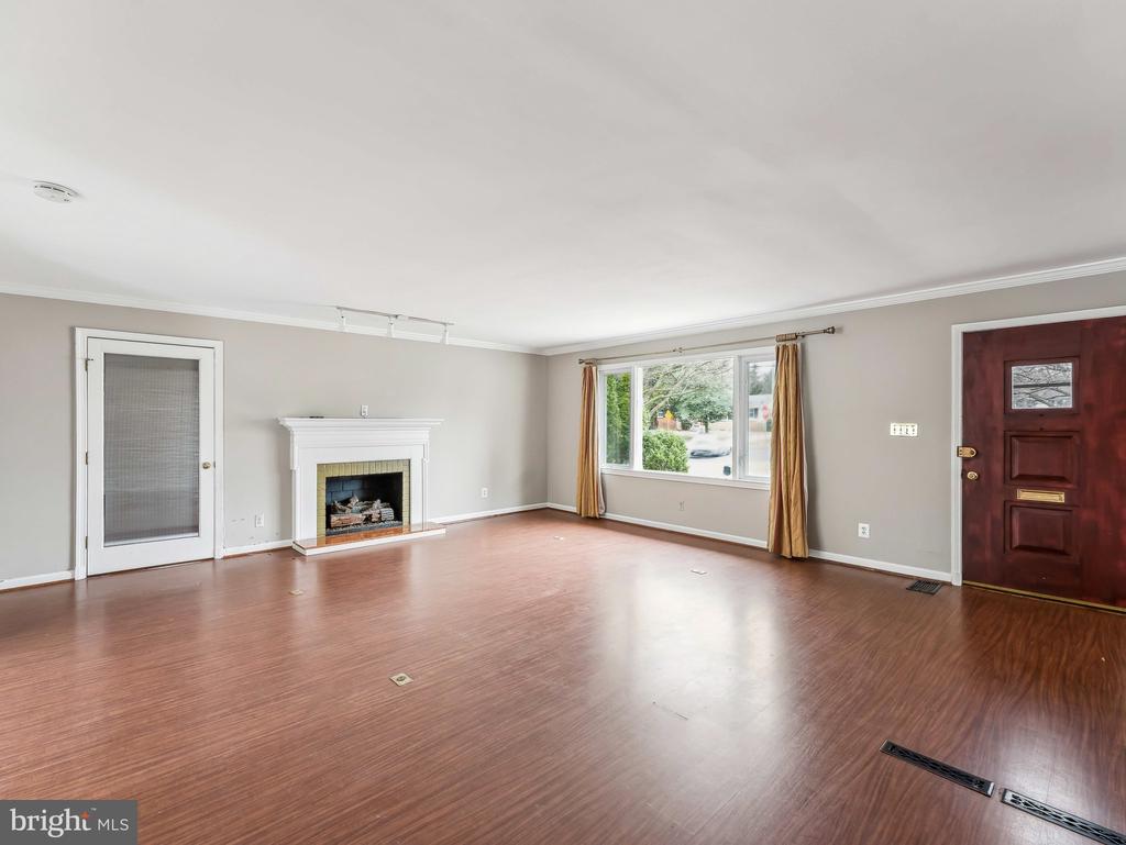 3463 WASHINGTON DRIVE