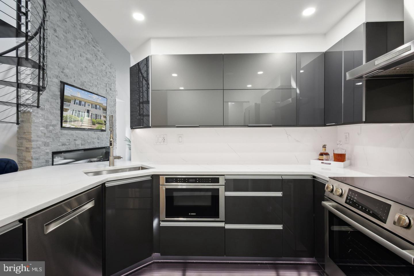 10210 ASHBROOKE COURT D 24
