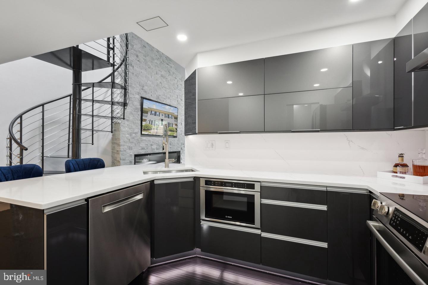 10210 ASHBROOKE COURT D 24