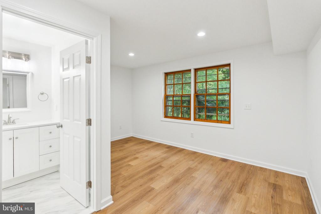8702 OLD DOMINION DRIVE