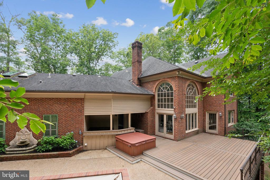 8702 OLD DOMINION DRIVE