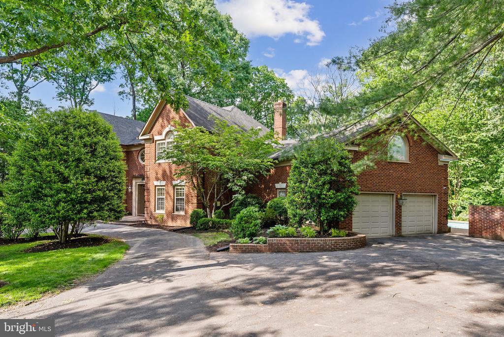 8702 OLD DOMINION DRIVE