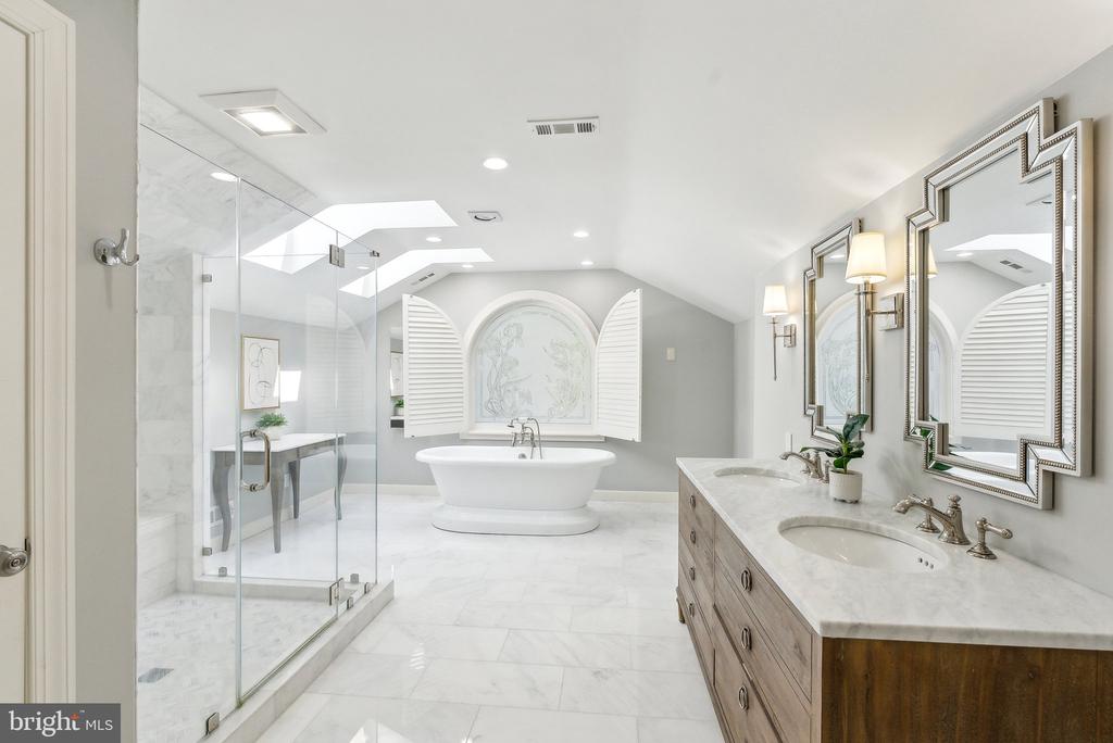 8702 OLD DOMINION DRIVE