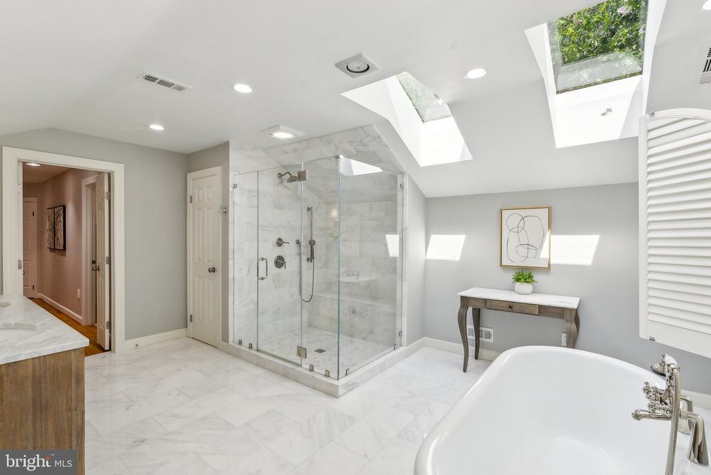 8702 OLD DOMINION DRIVE