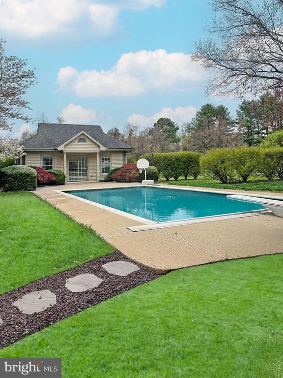 10506 MILKWEED DRIVE