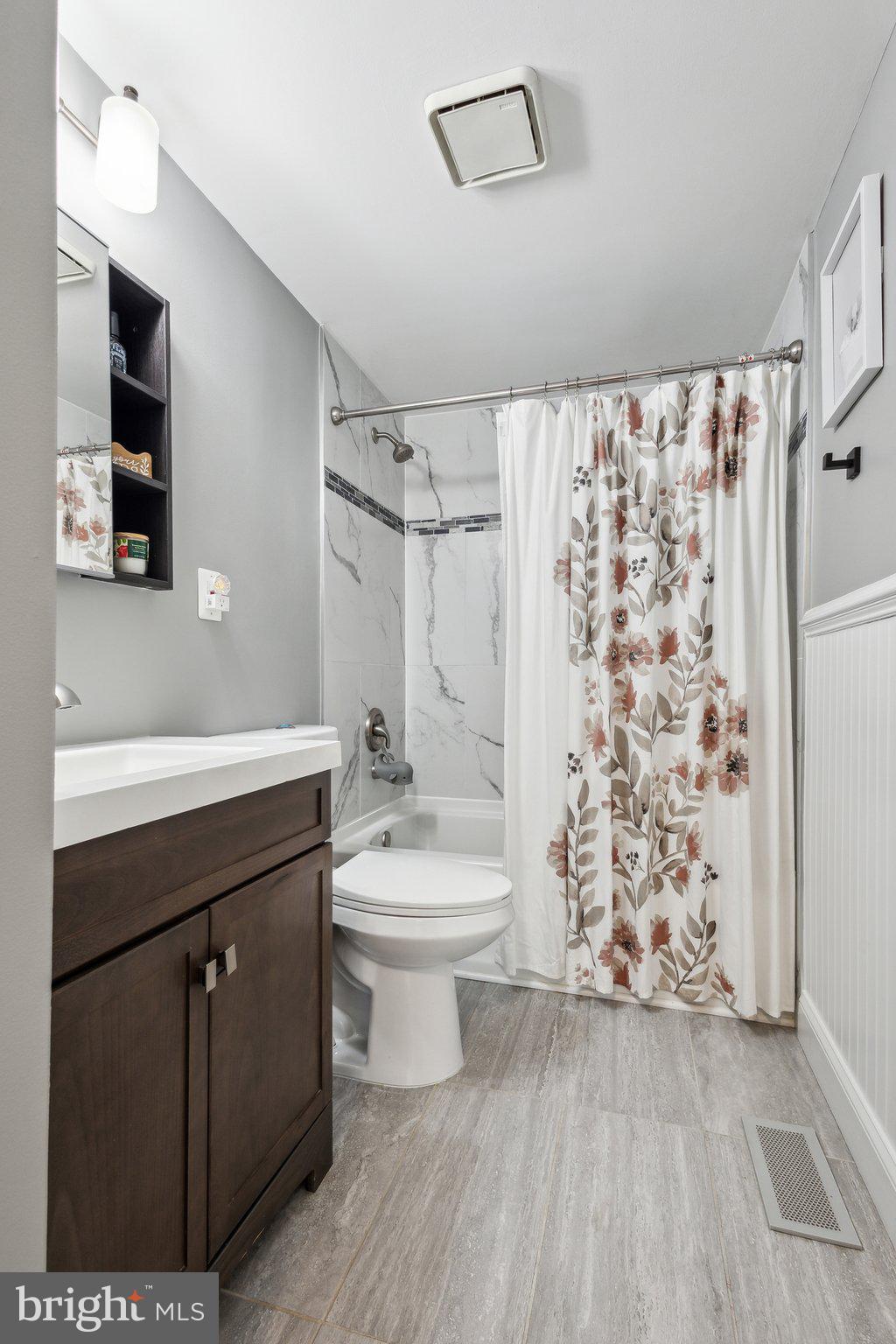 8412 GREAT LAKE LANE