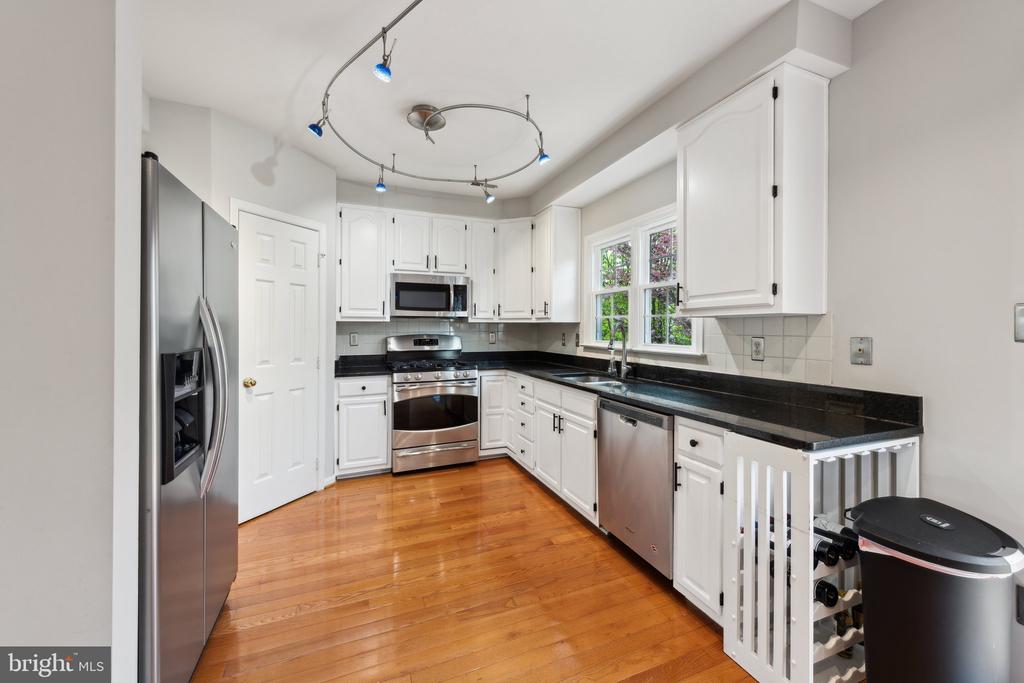 5811 CLAPHAM ROAD