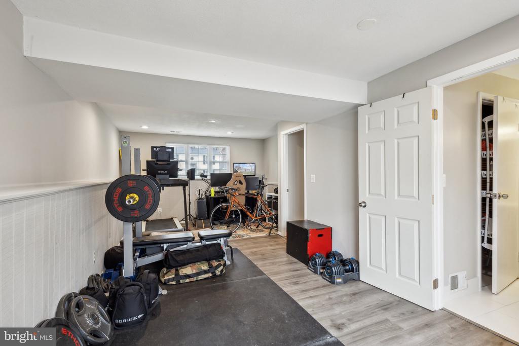 8406 GREAT LAKE LANE