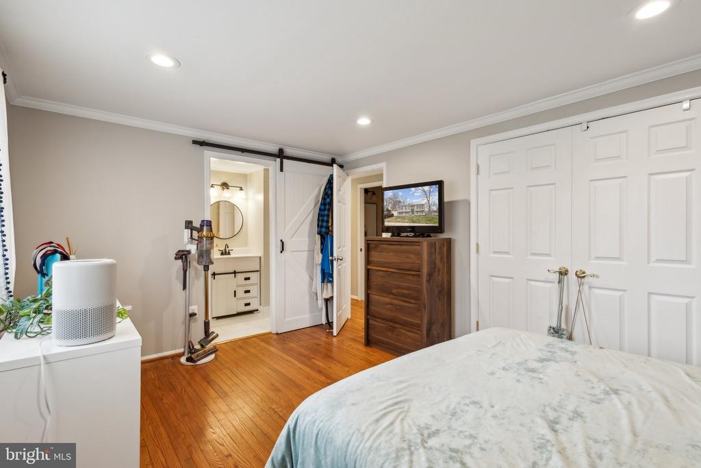 8406 GREAT LAKE LANE