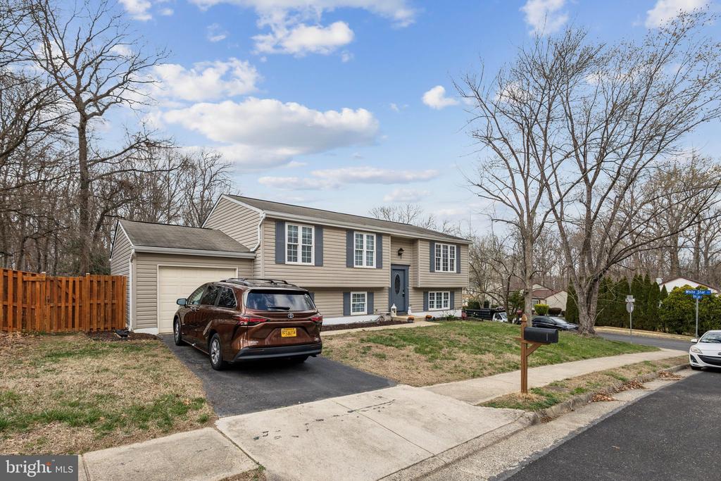 8406 GREAT LAKE LANE