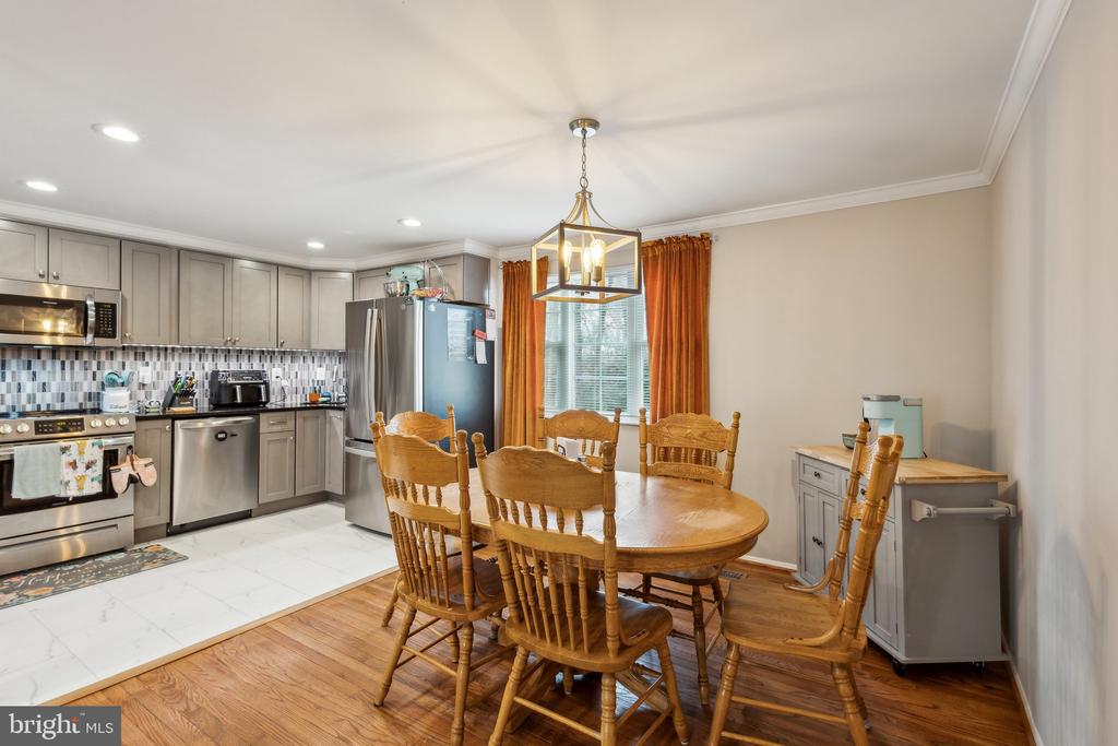 8406 GREAT LAKE LANE