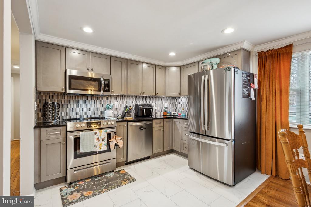 8406 GREAT LAKE LANE