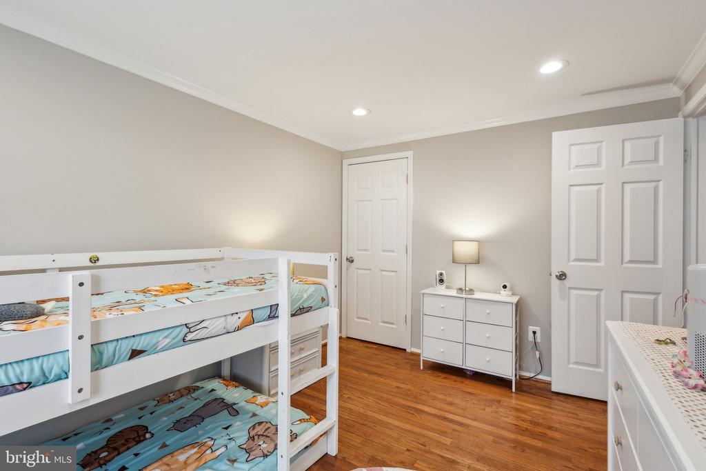 8406 GREAT LAKE LANE