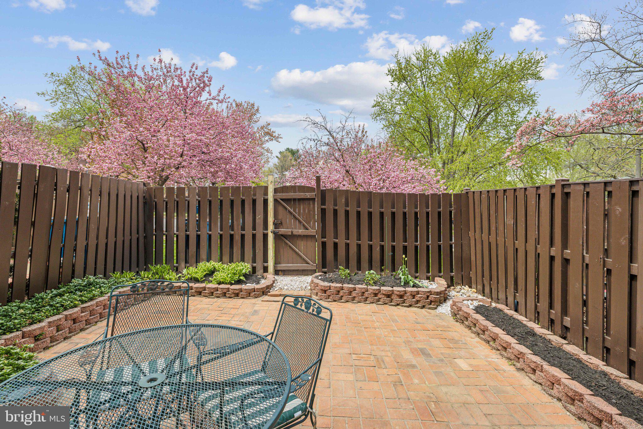 8376 GLASTONBURY COURT