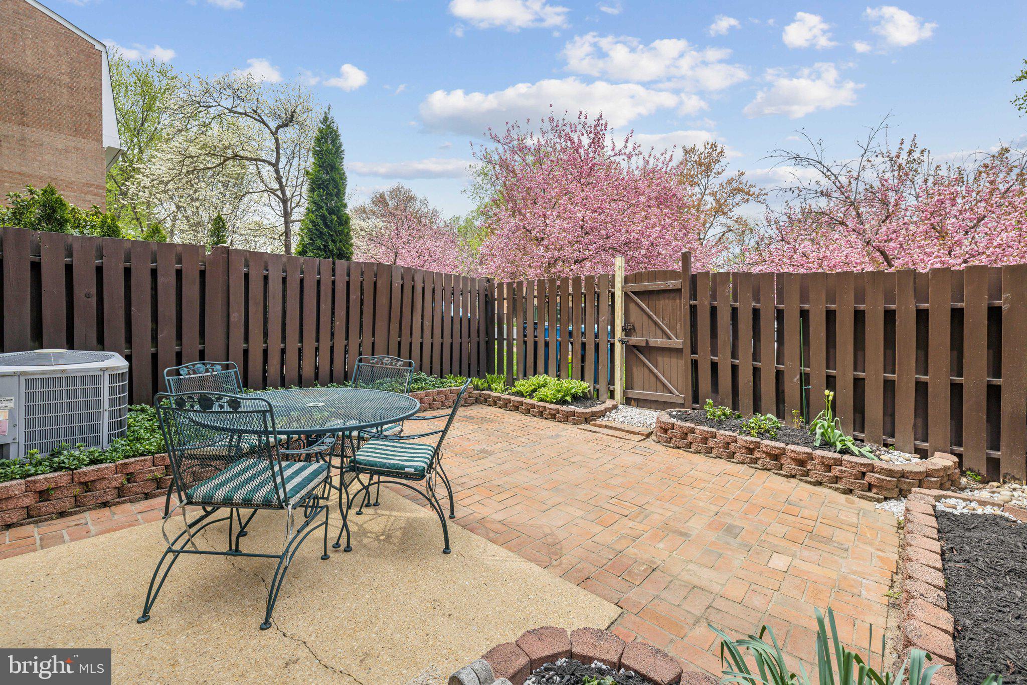 8376 GLASTONBURY COURT