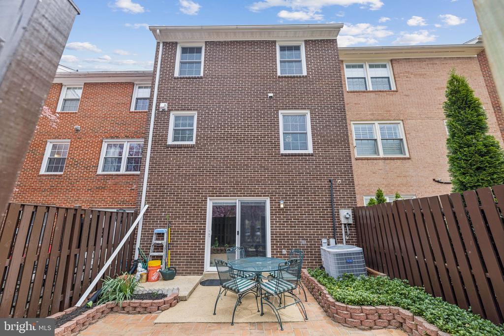 8376 GLASTONBURY COURT