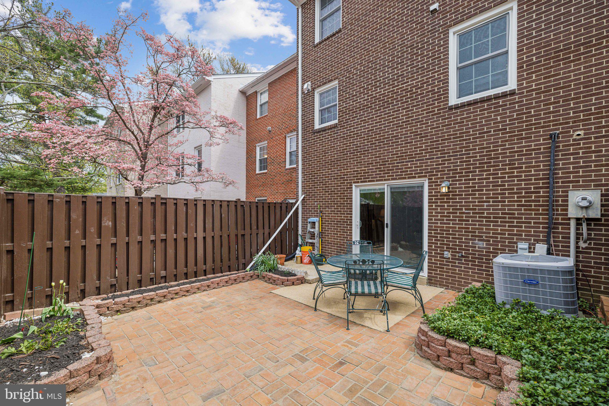 8376 GLASTONBURY COURT