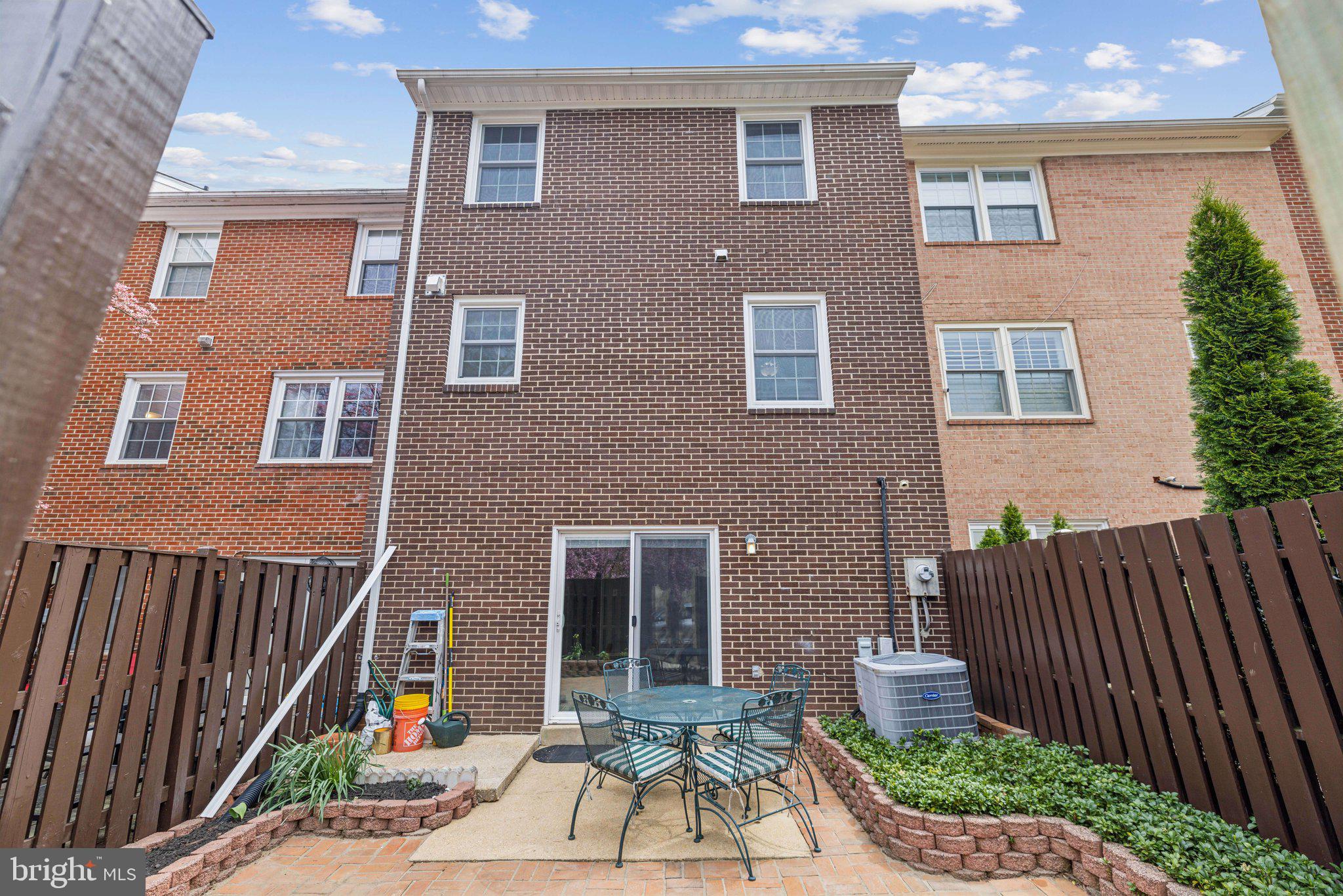 8376 GLASTONBURY COURT