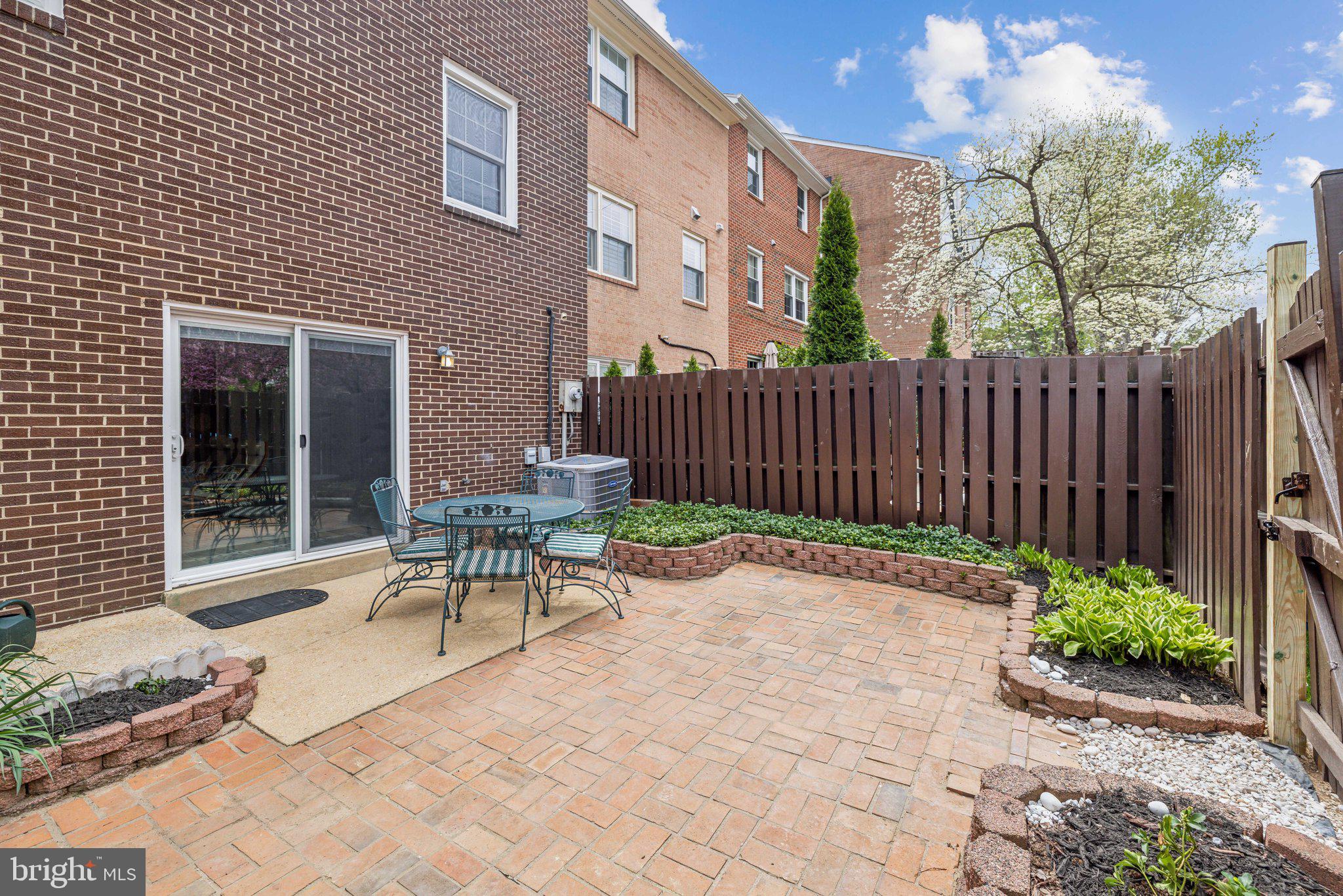 8376 GLASTONBURY COURT