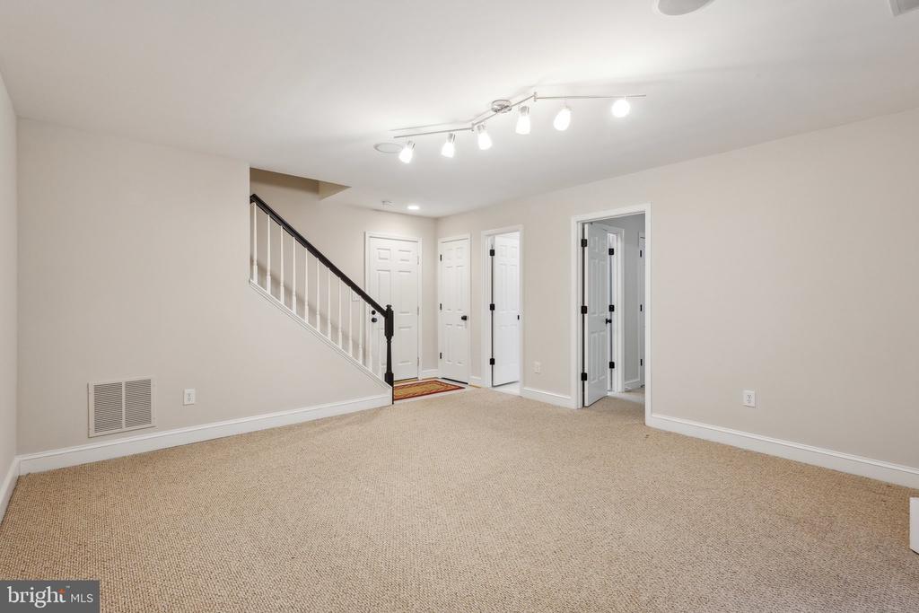 4056 LAAR COURT