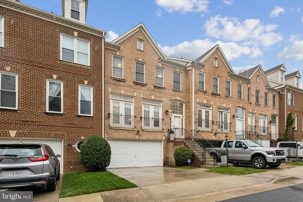 4056 LAAR COURT
