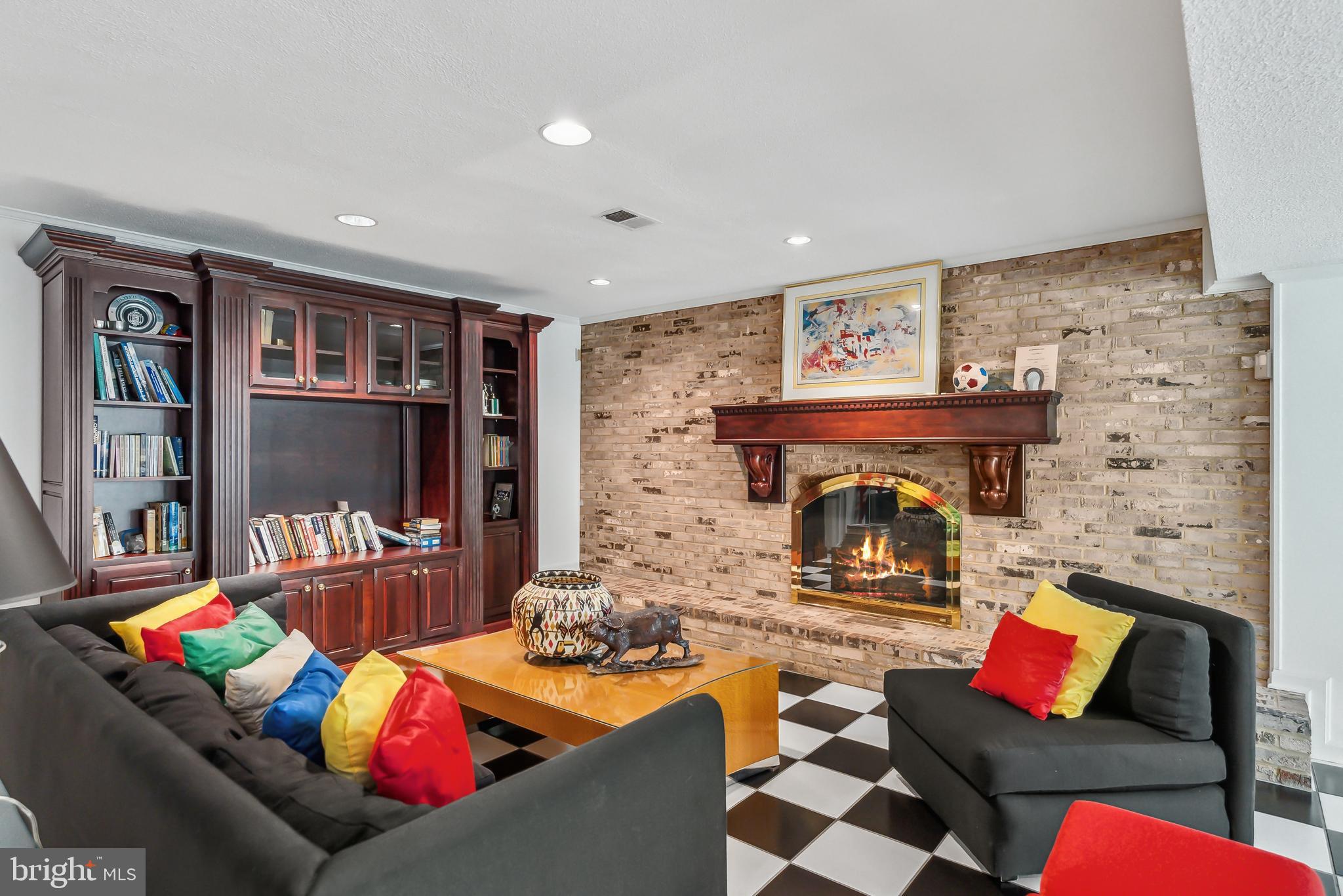 932 WOBURN COURT
