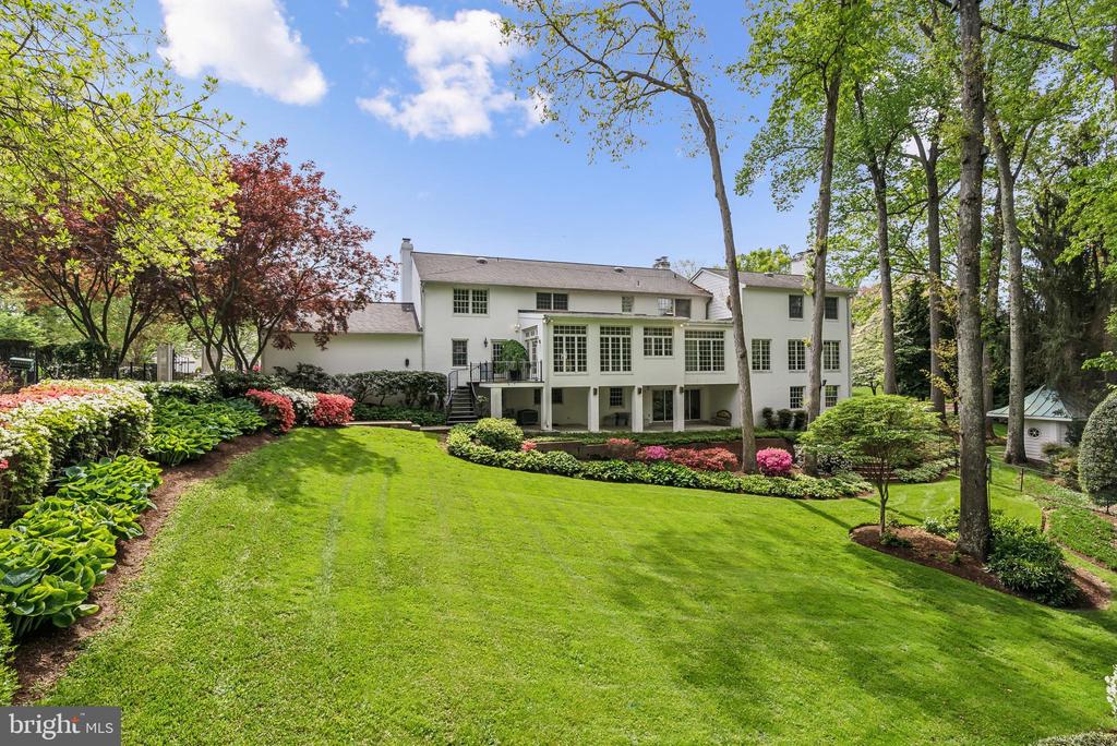 932 WOBURN COURT