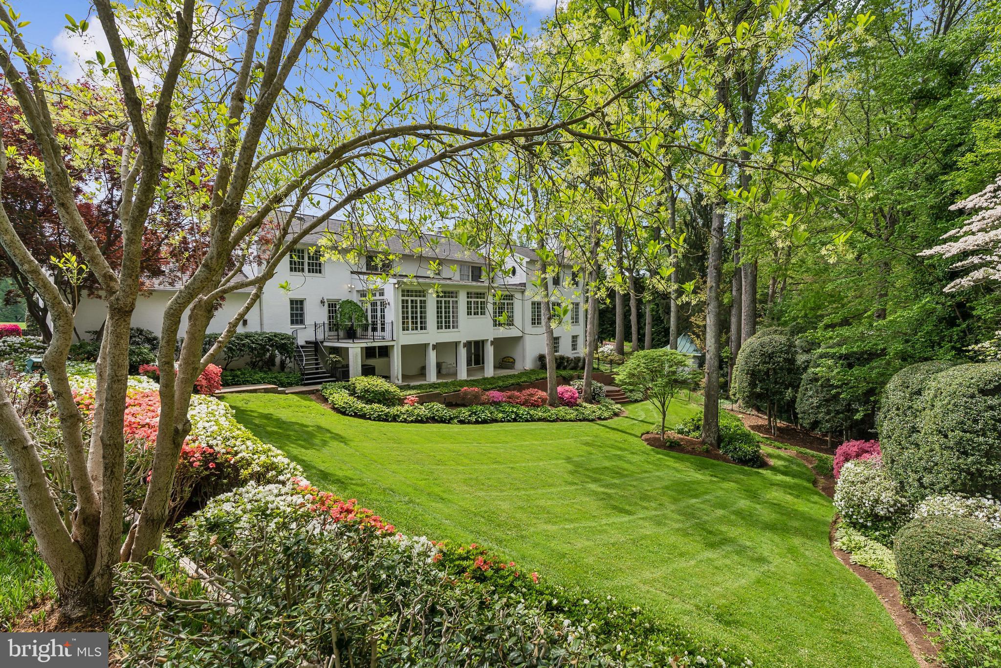 932 WOBURN COURT