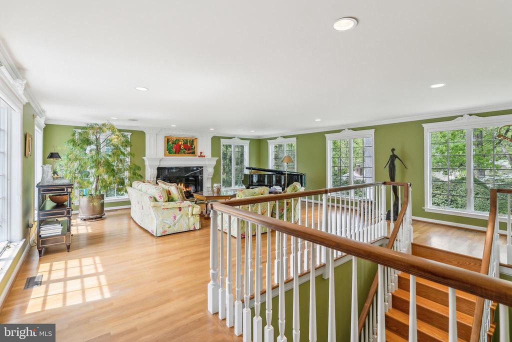 932 WOBURN COURT