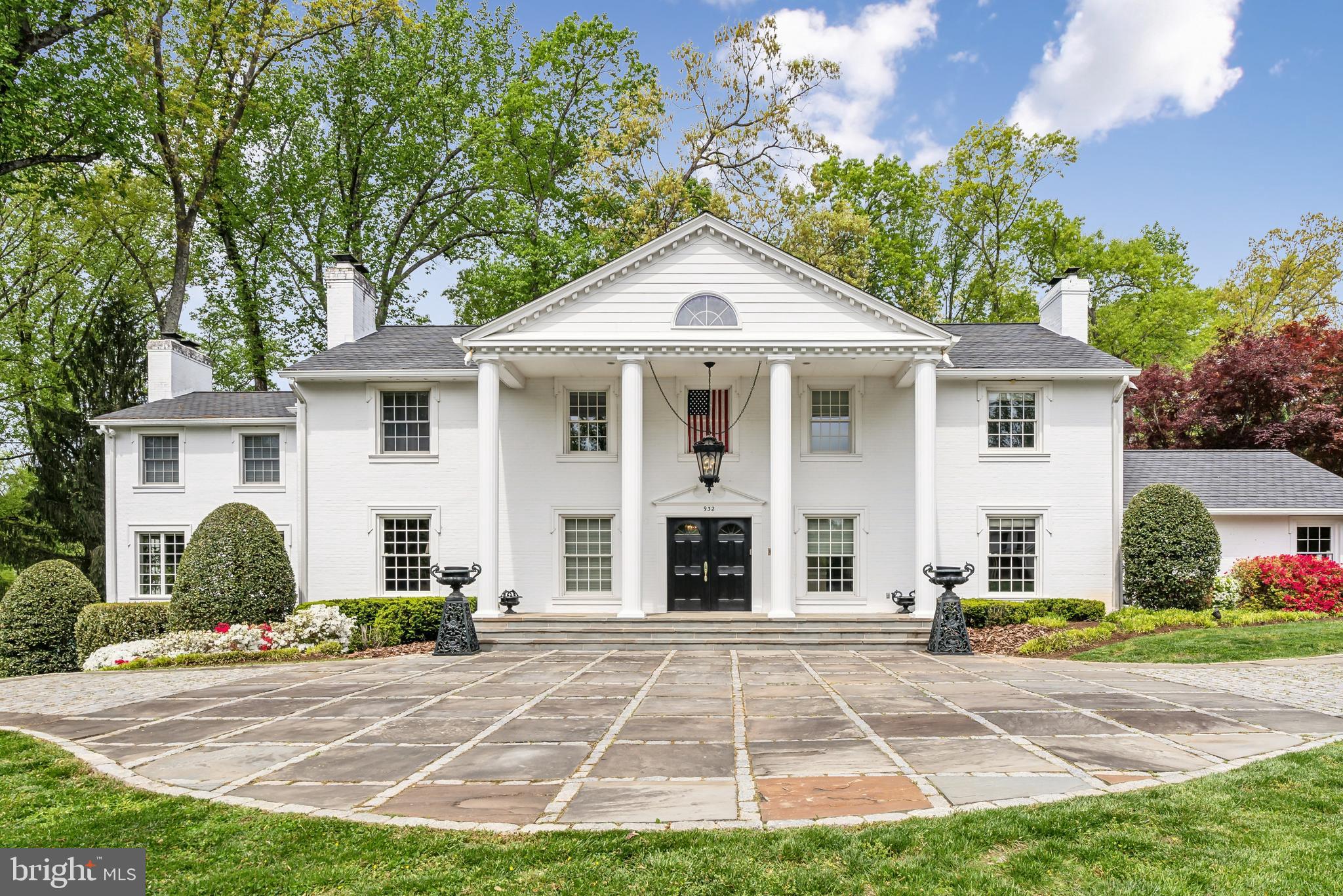 932 WOBURN COURT