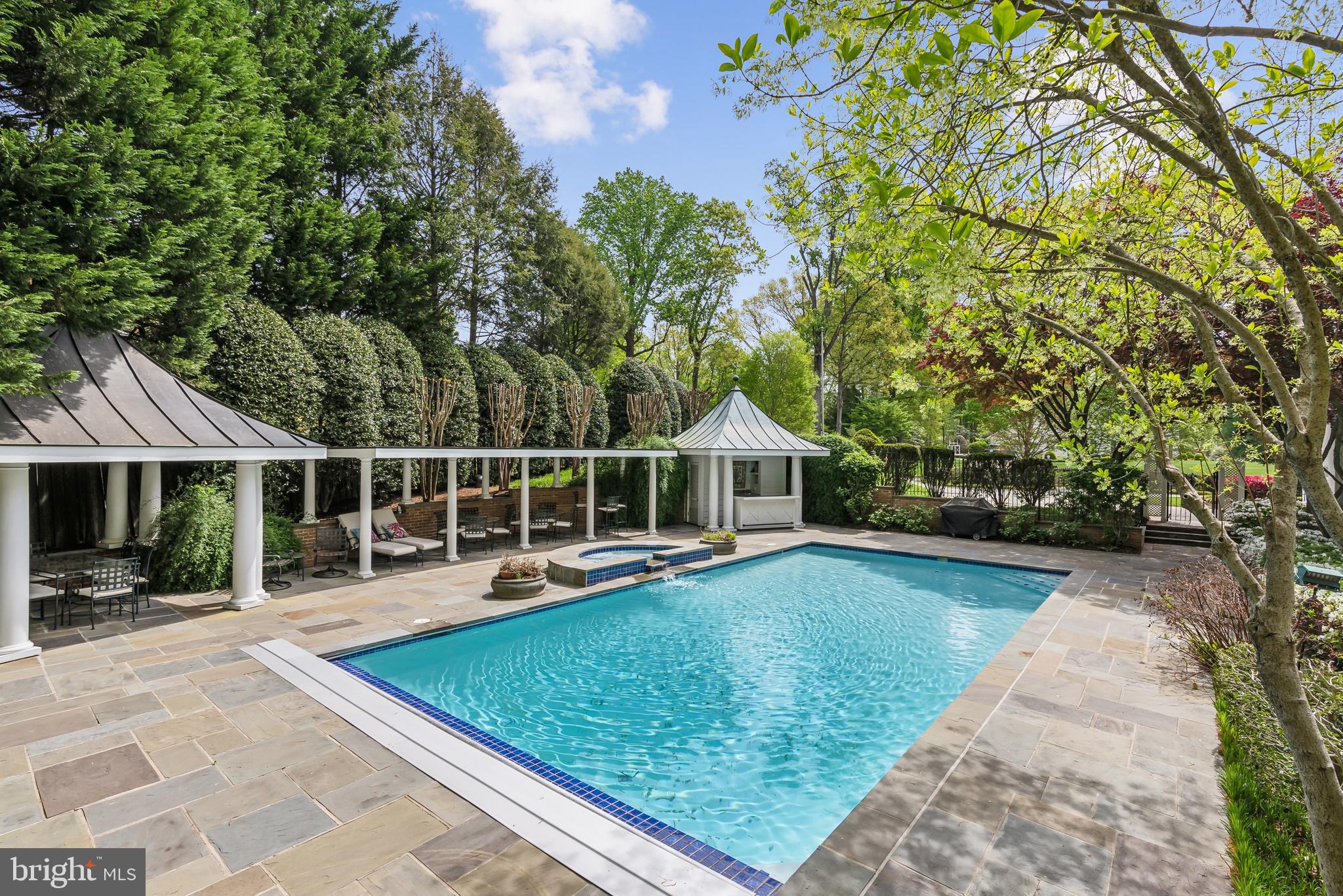 932 WOBURN COURT