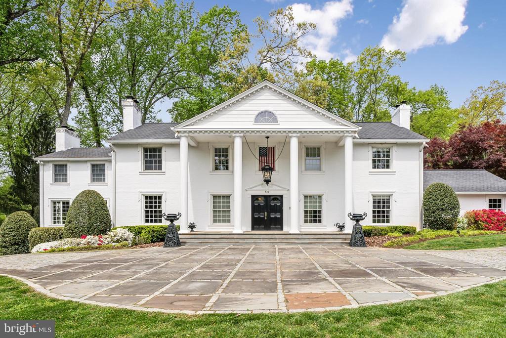 932 WOBURN COURT
