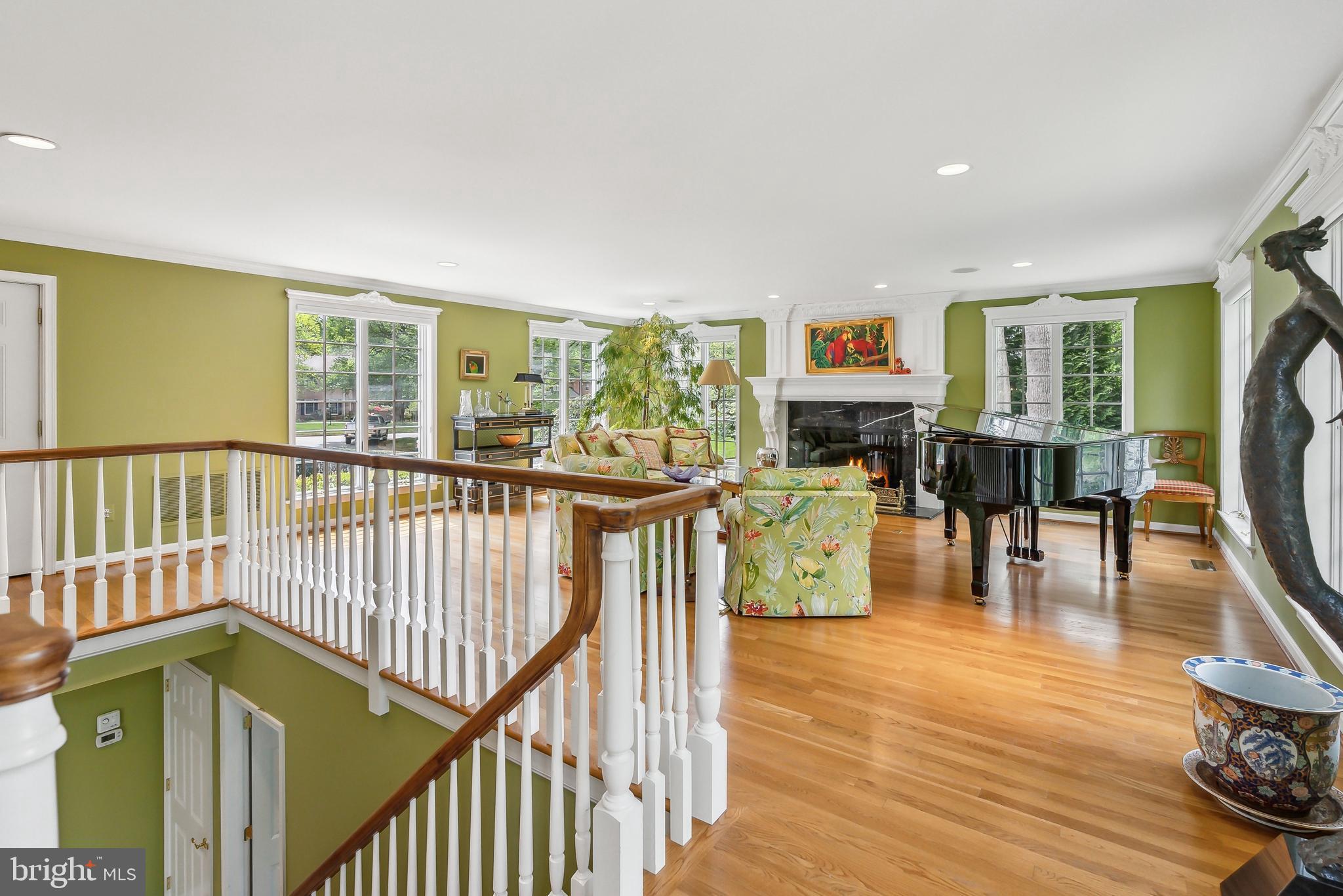 932 WOBURN COURT