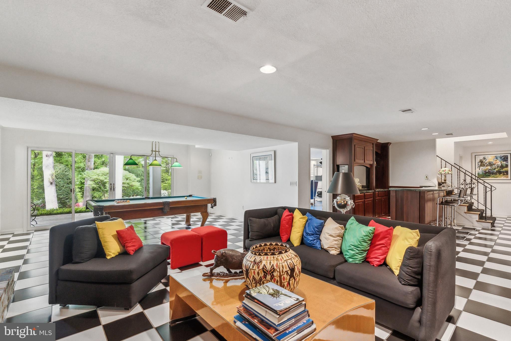 932 WOBURN COURT